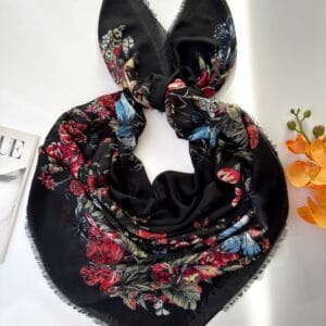 روسری نخی یونیک وارداتی کد 1650